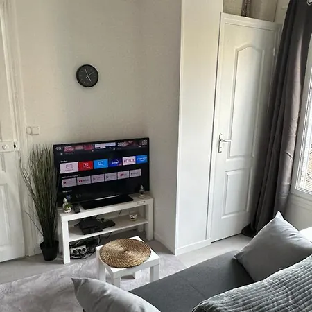 Cosy - 15 Min From Paris شقة